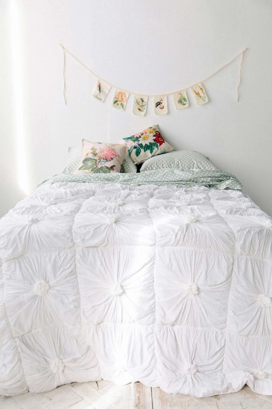 Lazybones Women's Ecology Garland - Organic Cotton Floral Decor