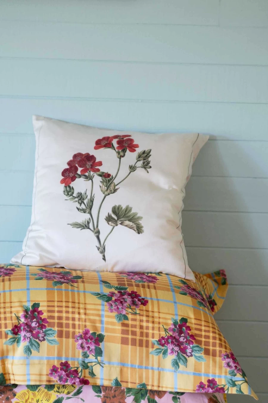 "Lazybones Women's Organic Cotton Geranium Cushion Cover"